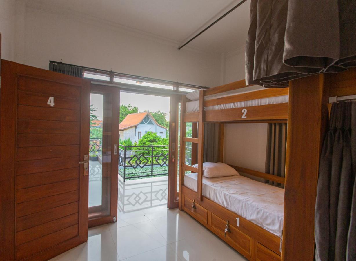Zentiga Surf Hostel Canggu  Exterior photo