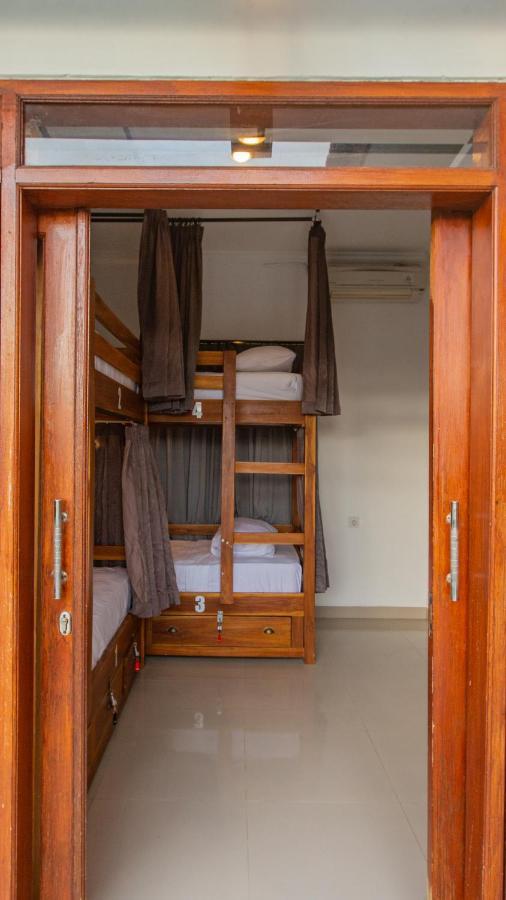Zentiga Surf Hostel Canggu  Exterior photo